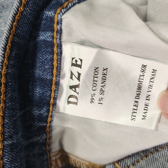 Daze Distressed jeans in great condition! - Picture 8 of 12